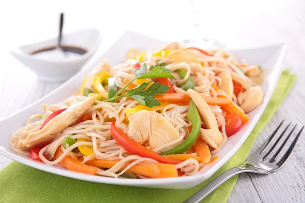 Fried chinese noodles — Stock Photo, Image