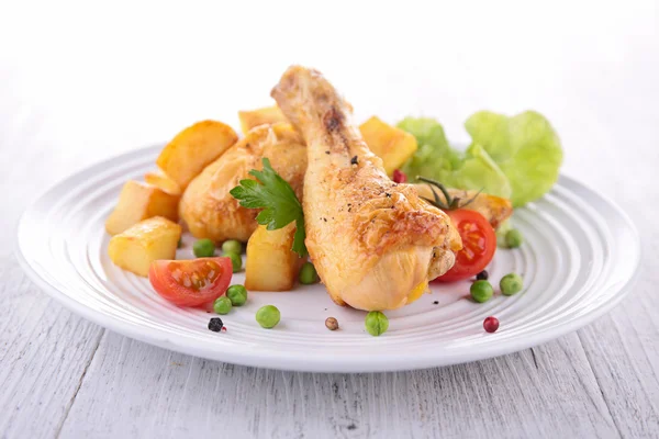 Poulet grillé et tomates — Photo