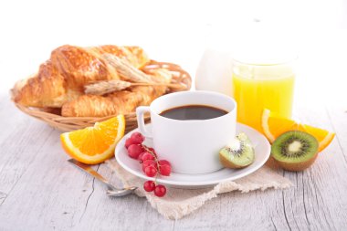 Sabah meyveler ve meyve suyu ile kahve