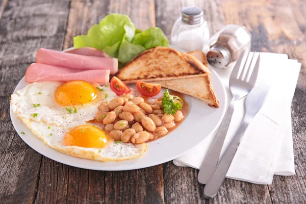 Tasty breakfast on table — Stock Photo, Image