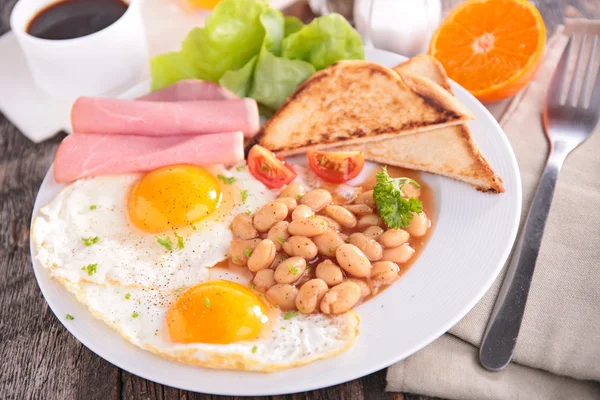 Pequeno-almoço inglês saboroso — Fotografia de Stock