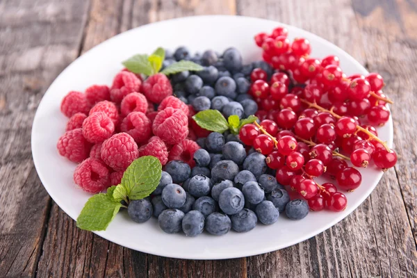 Mix berries on white plate — Stock Photo, Image