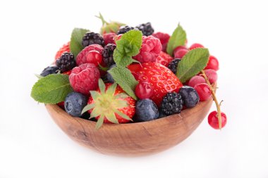 Meyve salatası kabın içinde karıştırın