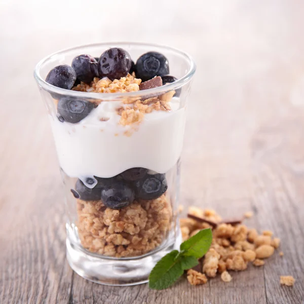 Muesli and fresh blueberries — Stock Photo, Image