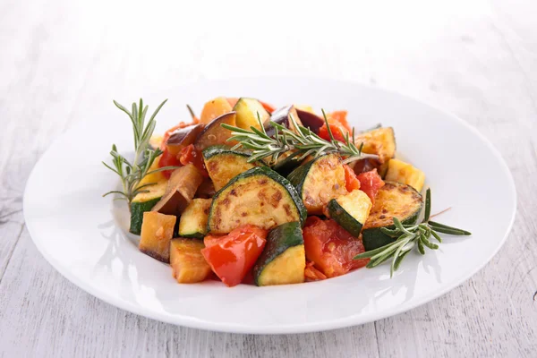 Ratatouille 접시에 로즈마리와 함께 — 스톡 사진