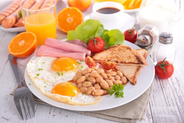 English breakfast on plate — Stock Photo, Image