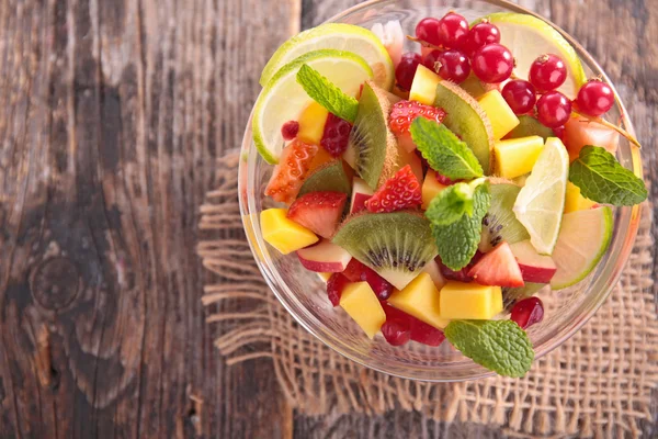 Deserto com frutas e bagas frescas — Fotografia de Stock