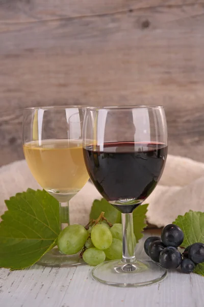 Two glasses of wine — Stock Photo, Image