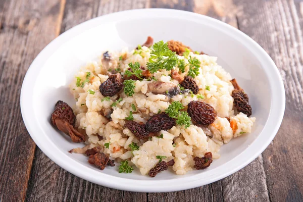 Pilzrisotto auf Teller — Stockfoto