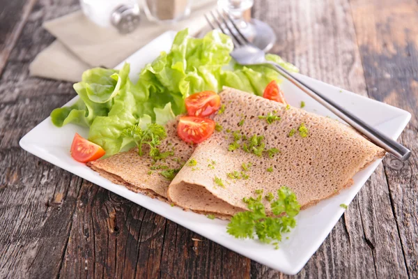 Buckwheat crepe with salad — Stock Photo, Image