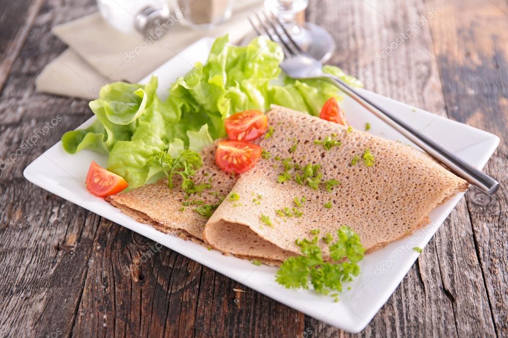 блинчики из гречневой муки. блины из гречишной муки. гречка блин с сыром. блины из зеленой гречки. гречневые блины пп.