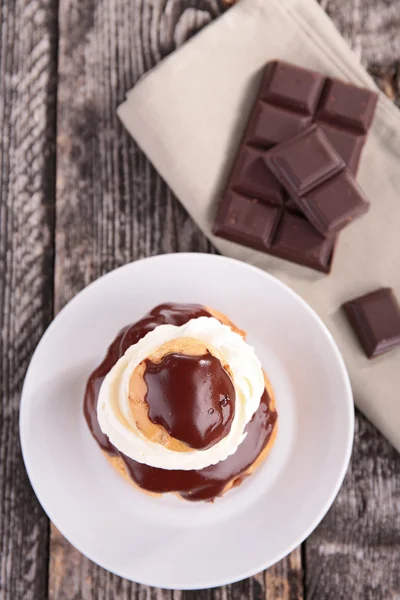 Pastel de hojaldre con chocolate — Foto de Stock