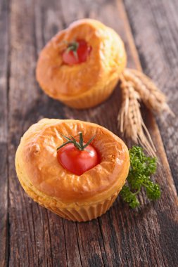 Domates muffins maydanoz ot ile