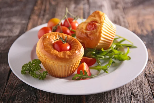 Tomato muffins with salad — Stock Photo, Image