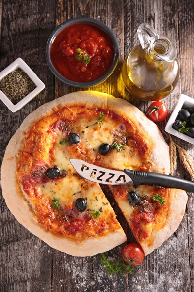 Pepperoni pizza with knife — Stock Photo, Image