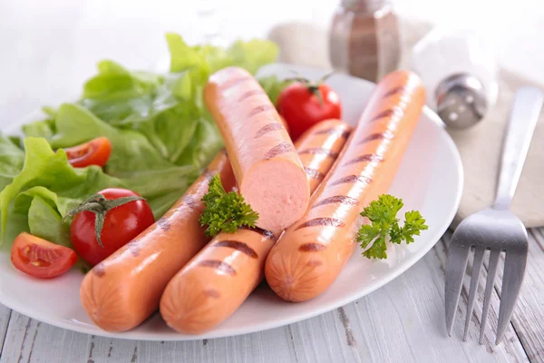 Sausages with salad and tomatoes — Stock Photo, Image