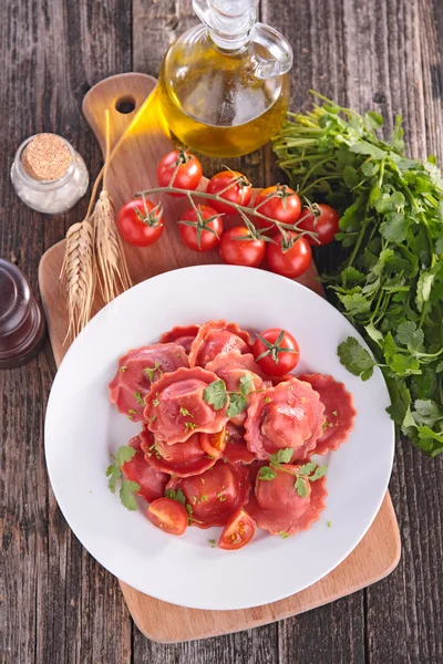 Fresh pasta and tomatoes — Stock Photo, Image