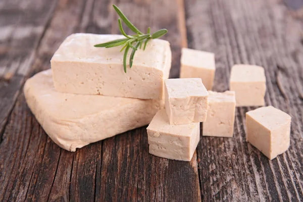 Färsk tofu på bord — Stockfoto