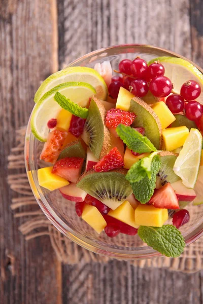 Ensalada de frutas sabrosas —  Fotos de Stock