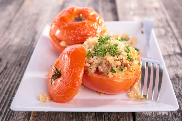 Tomates cuites au four sur assiette — Photo