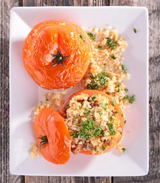 Tomates cozidos no prato — Fotografia de Stock