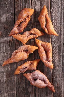 pudra şekeri ile kek