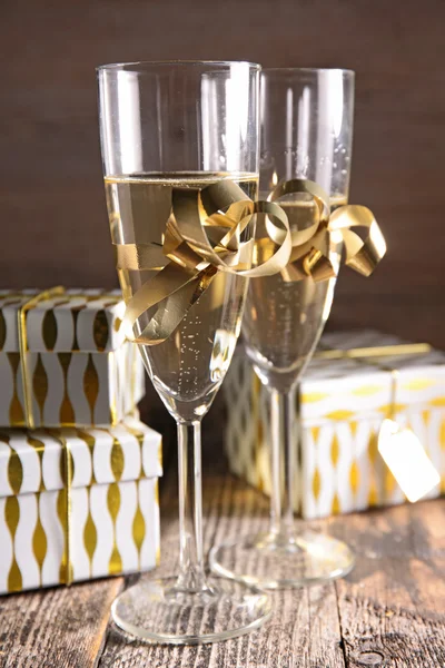 Champagne en geschenk doos — Stockfoto