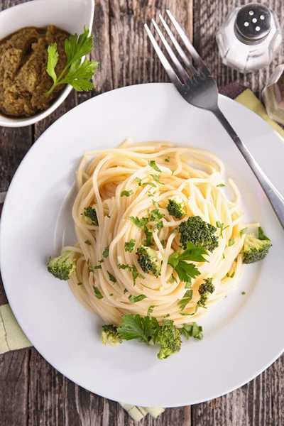 Spagetti på nära håll på tallrik — Stockfoto