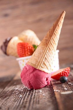 Dondurma koni içinde