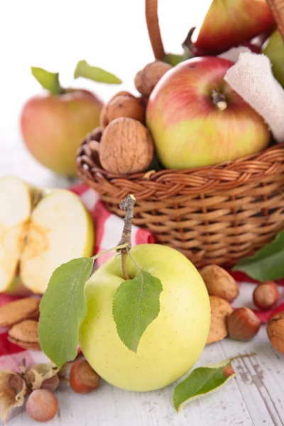 Manzanas frescas de cerca — Foto de Stock