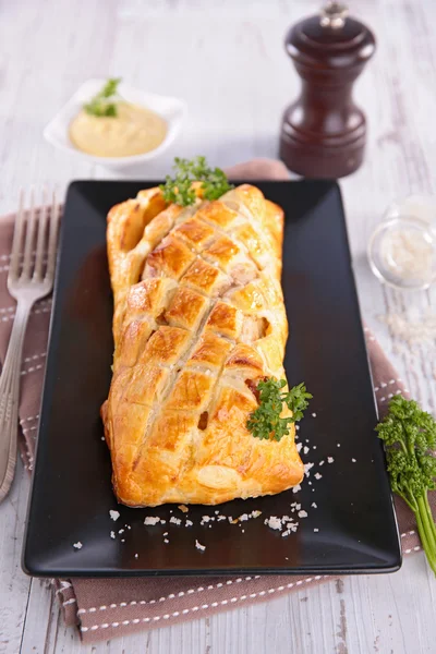 Etli börek yakın çekim — Stok fotoğraf