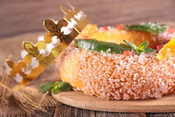 Pastel tradicional sobre tabla de madera — Foto de Stock