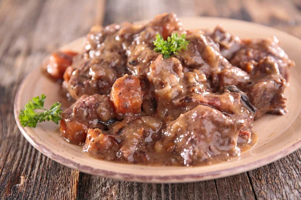 Carne cozida com molho de vinho — Fotografia de Stock