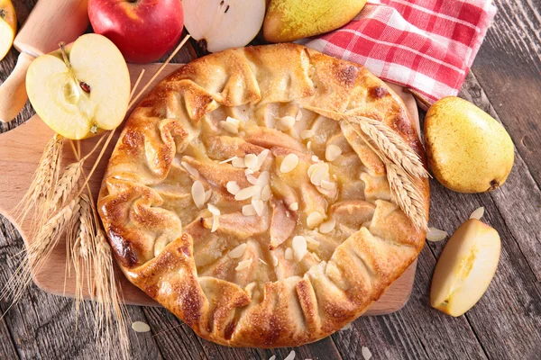 Tarte aux poires rustiques et amandes — Photo