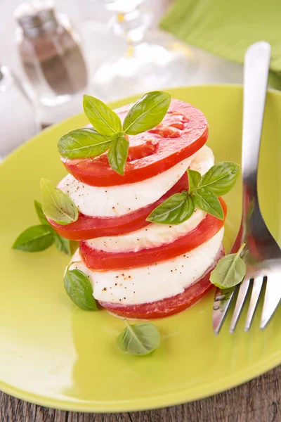 Tomato, mozzarella and basil — Stock Photo, Image