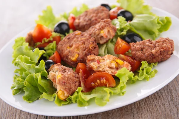 Ensalada fresca con carne — Foto de Stock