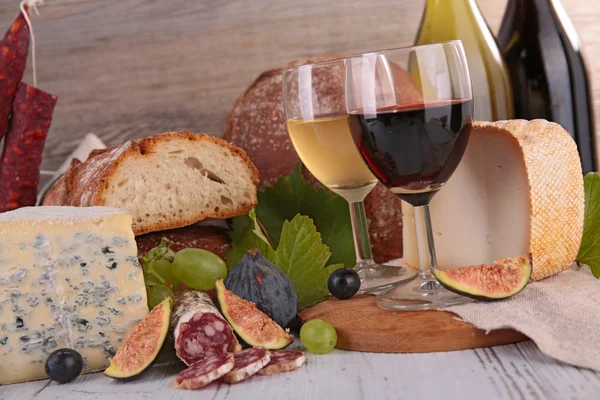 Vin, ost och bröd — Stockfoto