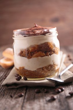 Masada kavanoza tiramisu