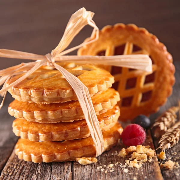 Biscoitos com geleia de baga — Fotografia de Stock