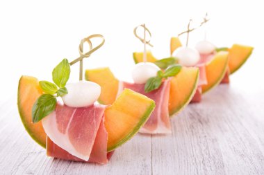 Prosciutto sopa kavun ile