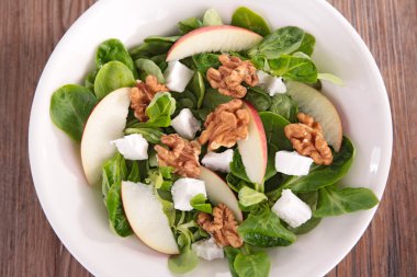 Taze salata cevizli, peynirli