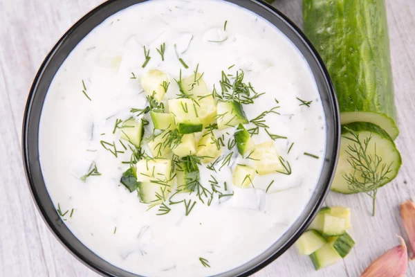 Joghurtsoße mit Gemüse — Stockfoto