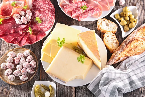 Piatto di carne e formaggio — Foto Stock