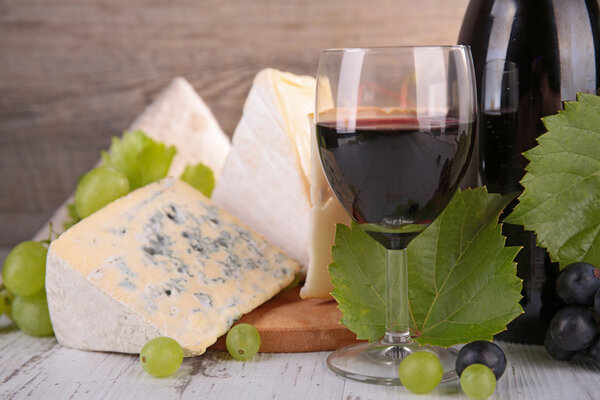 Красное вино и сыр
