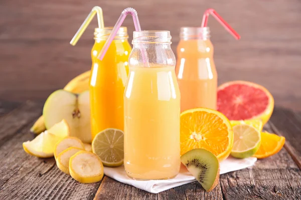 Grapefruit and orange juice in glasses — Stock Photo, Image