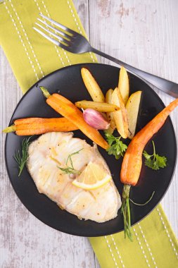 ızgara balık ve sebze