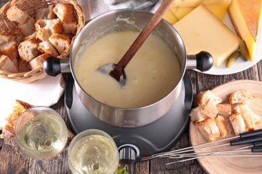 Lezzetli peynir fondü