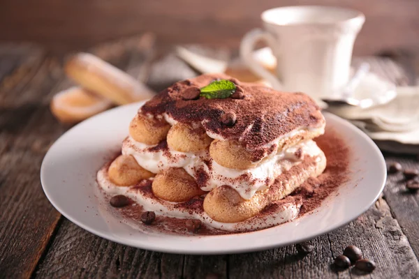 Tarta de tiramisú con menta — Foto de Stock