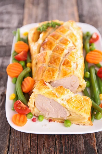 Meat pie with vegetables — Stock Photo, Image