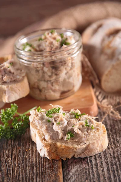 Meat pate on bread — Stock Photo, Image